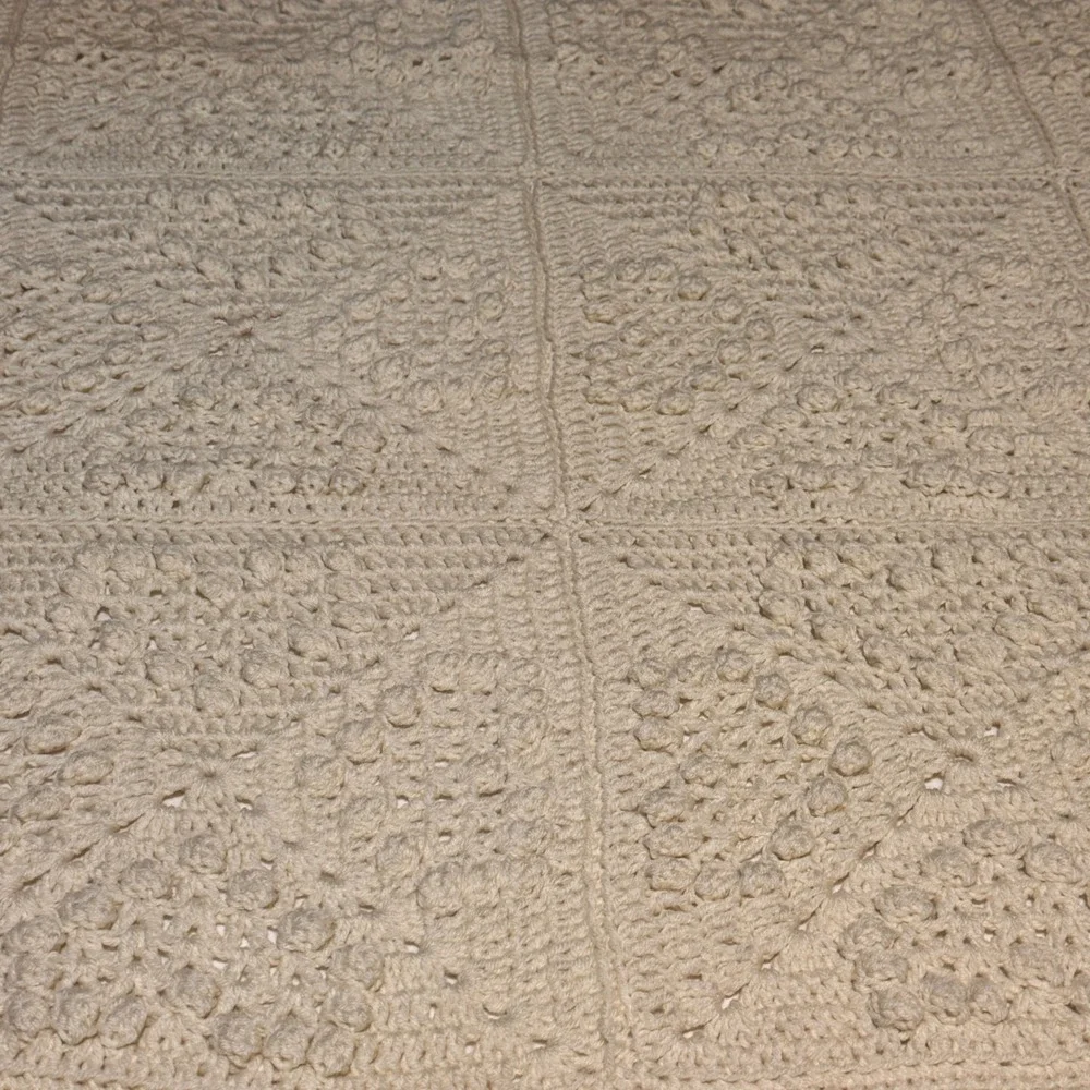 Janet Glardon Hand Crochet Afghan Heart Pattern OffWhite Cream Blanket 53x63 Vtg